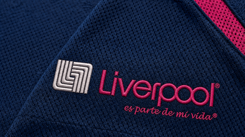 Acabado bordado en playera personalizada Cossetti